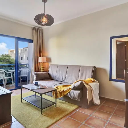 El With Two Bedrooms 아파트 *